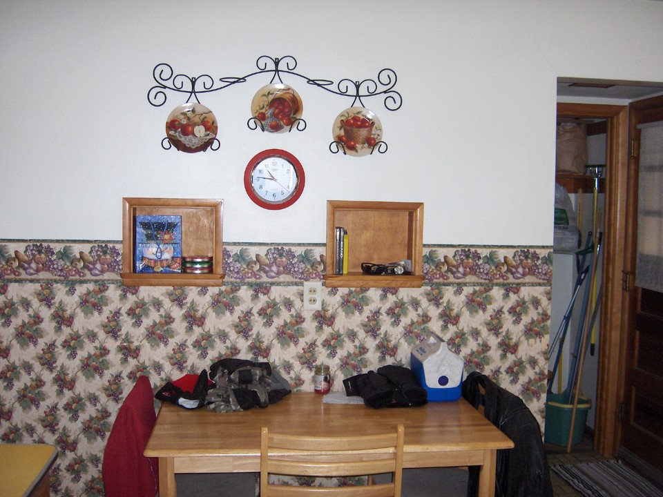 kitchen dining area.