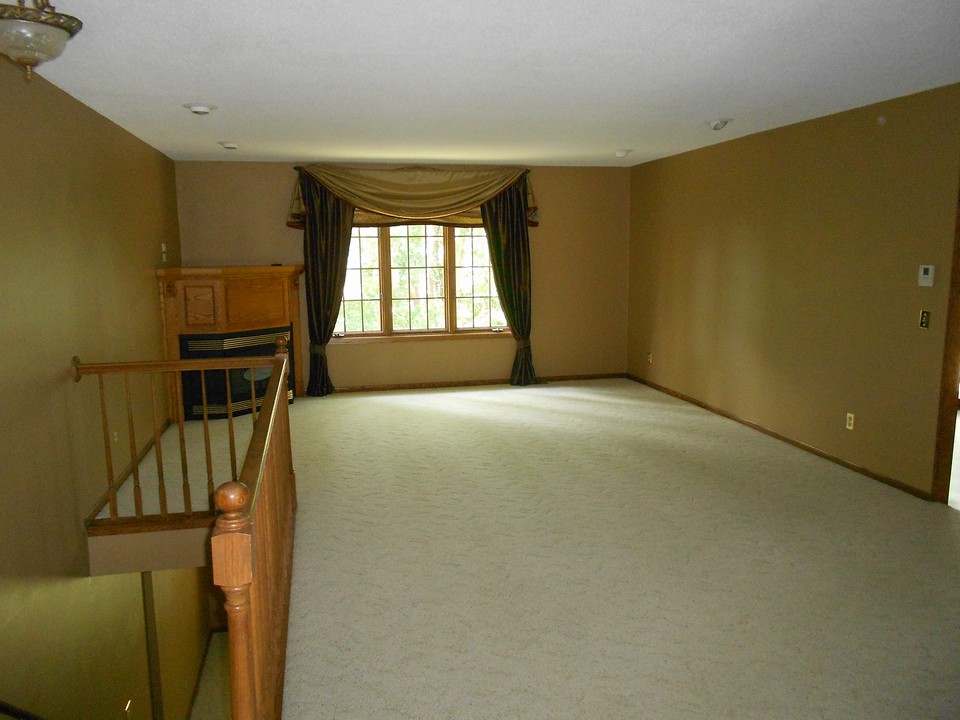 upstairs living room without furniture