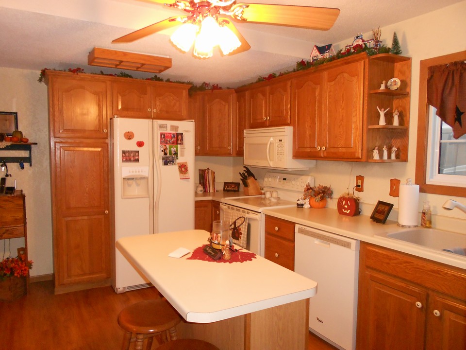 nice kitchen with lots of cupboards