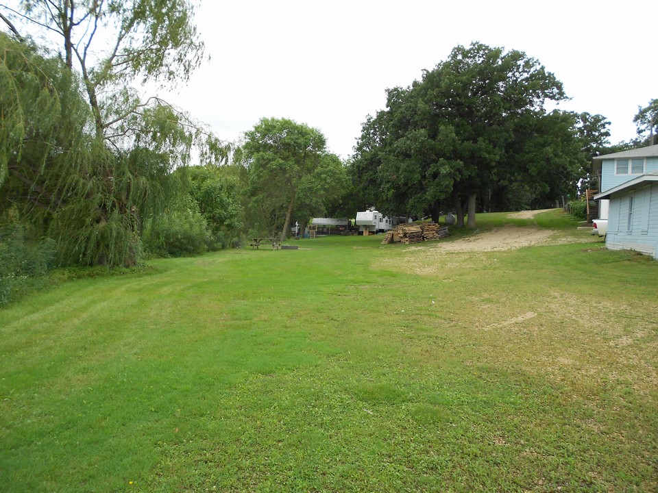 lots of nice grassy areas. room for lots of friends and campers