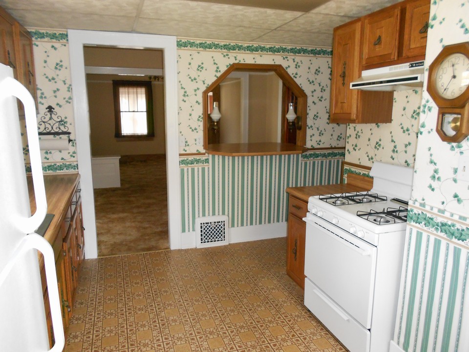 kitchen stove and refrigerator stay