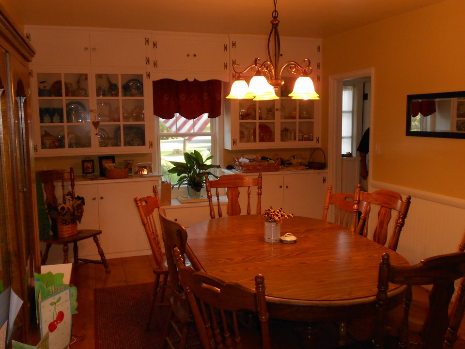 dining room built in cabinets.