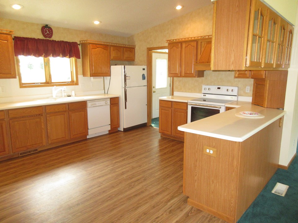 kitchen very spacious, new stove, new garbage disposal, new flooring