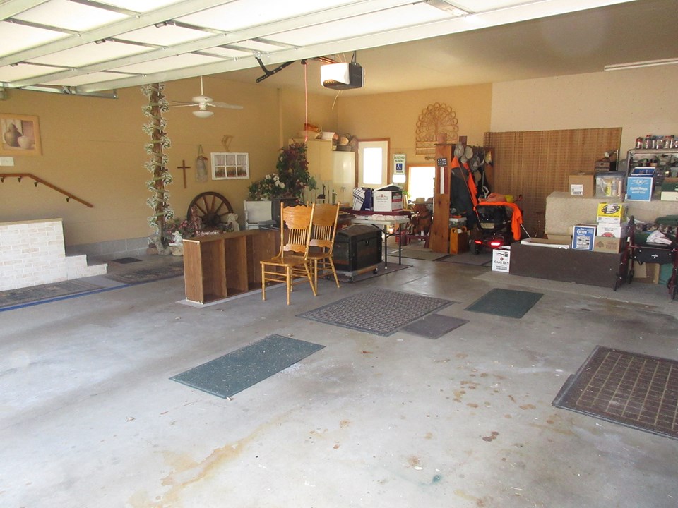 garage this garage is insulated and measures 30 x 32.