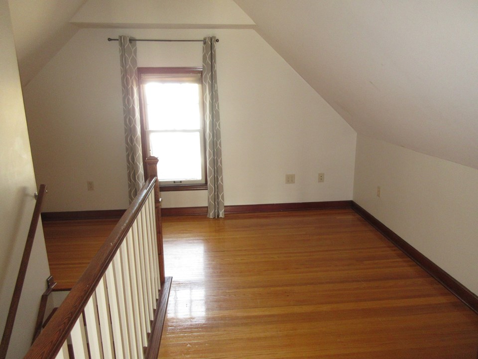 upstairs sitting area