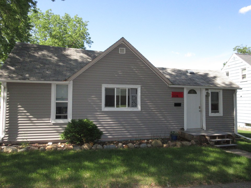 front of home newer windows and siding