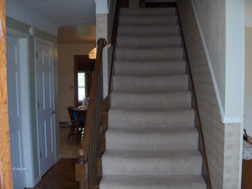 entry area. open stairway to the bedrooms upstairs.