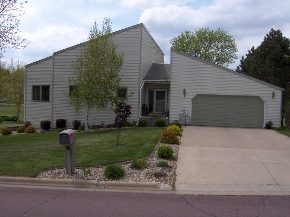 front of home nice curb appeal with new driveway and nice landscaping