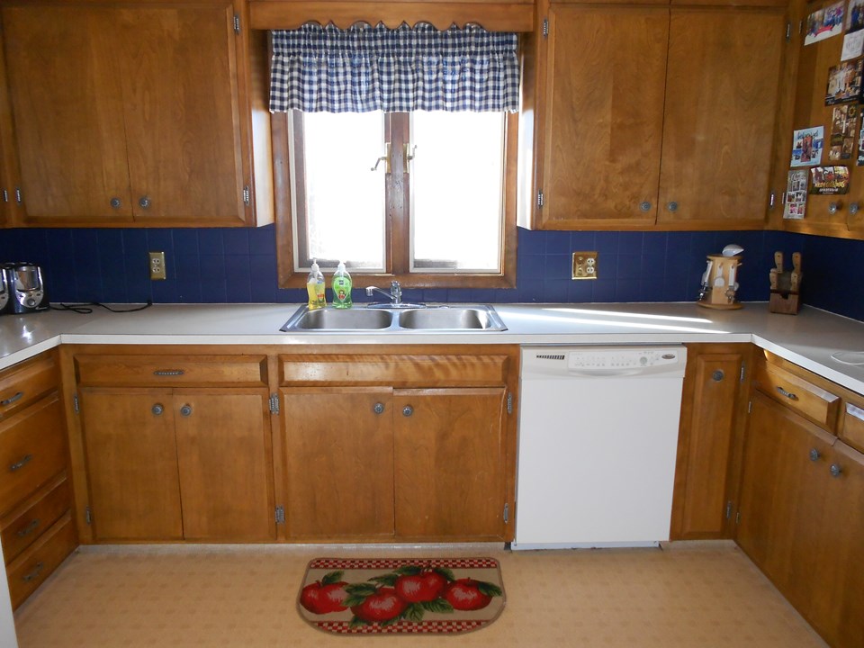 kitchen dishwasher and garbage disposal