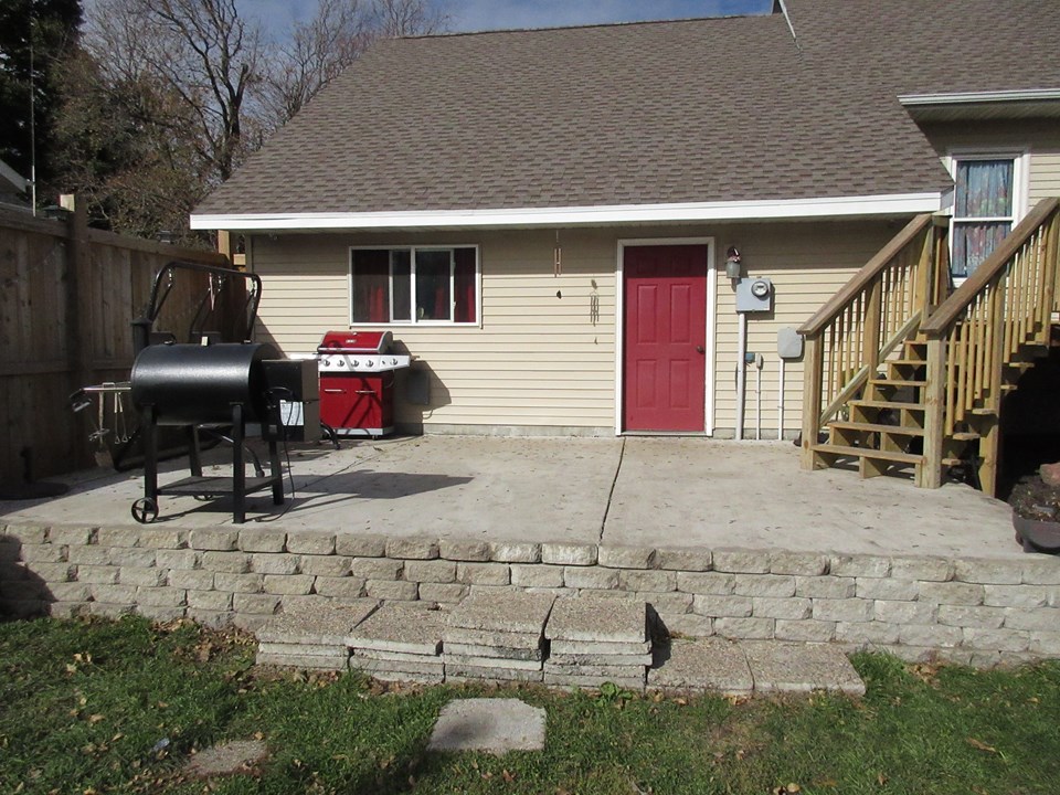 nice landscaping and patio