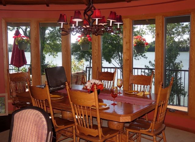 dining area view to the lake.