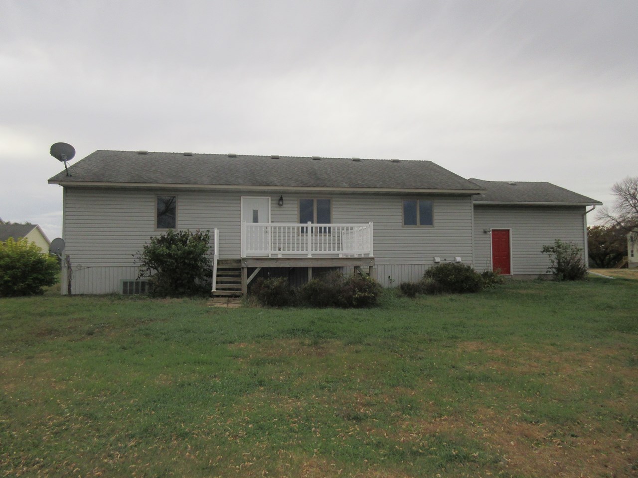 back of house nice deck....private