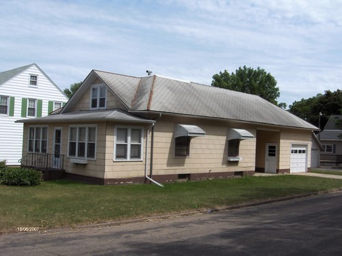 great location! smaller home! good one for starter home or single person