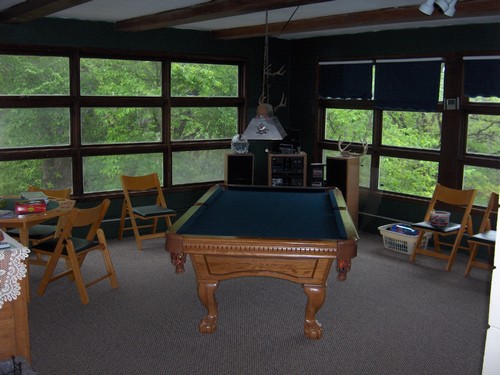 pool table room with view