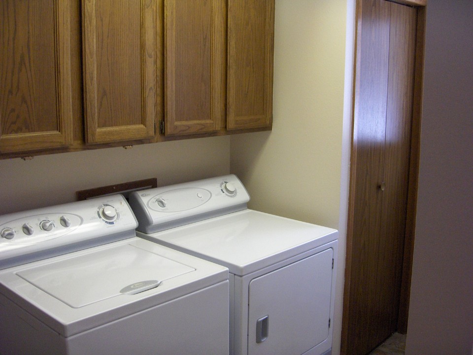 main floor laundry washer and dryer stay