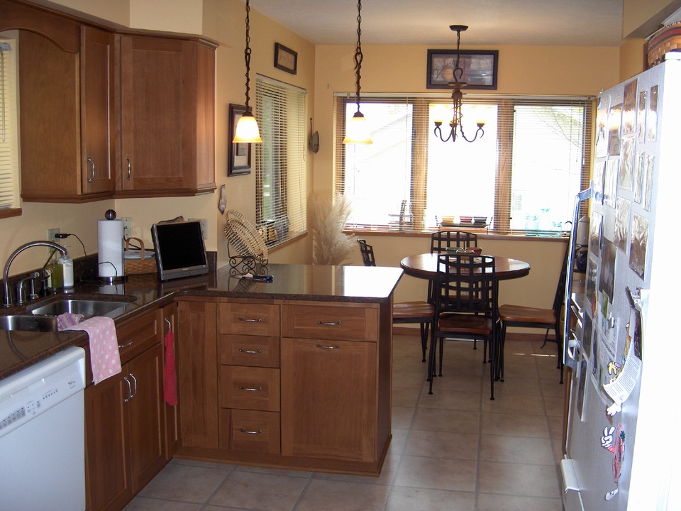 kitchen and breakfast area