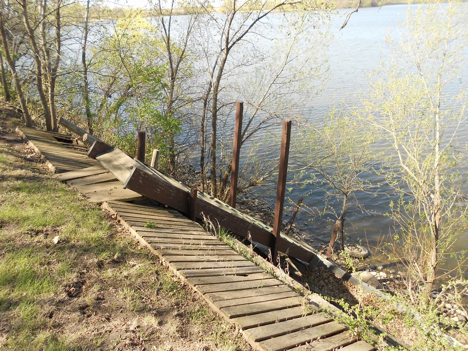 stairs to the lake