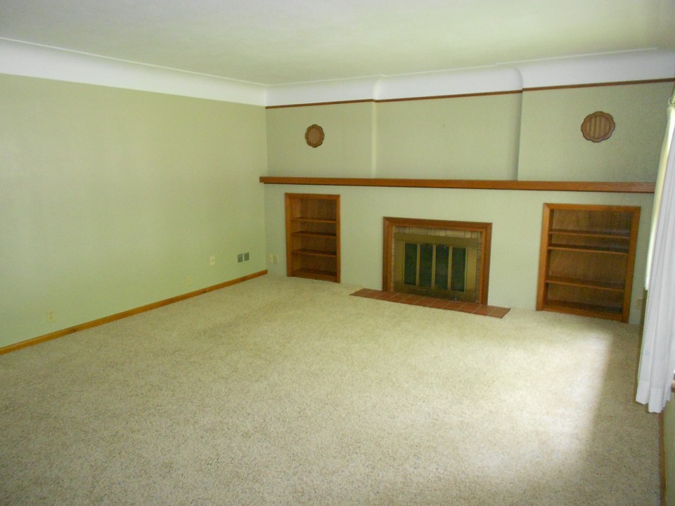living room coved ceilings, fireplace, built ins