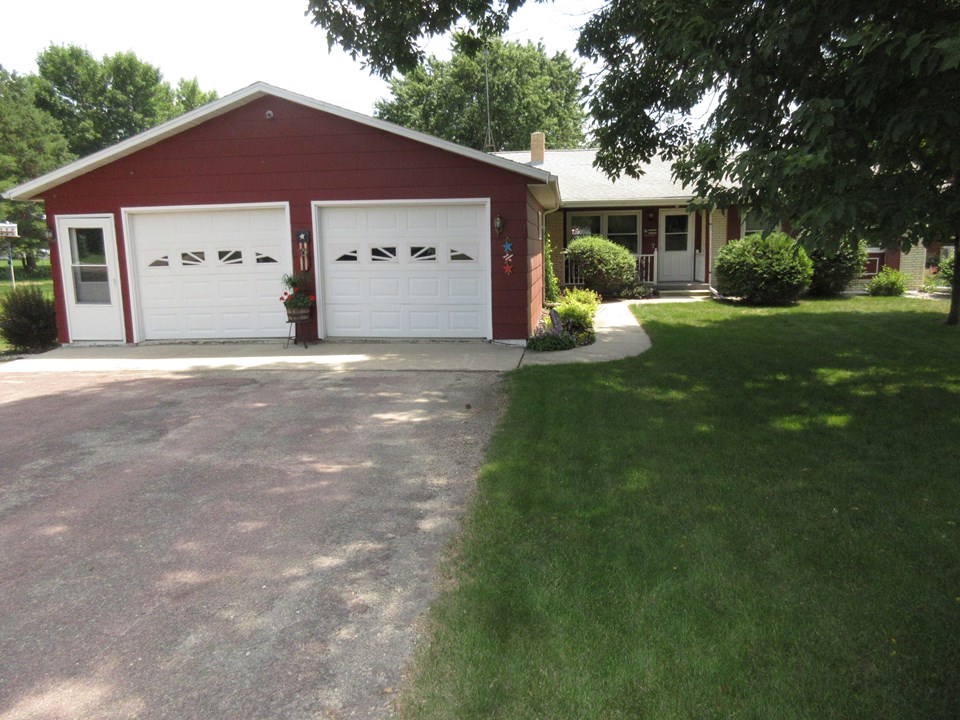 front of home paved driveway, large 2 car garage, very nice landscaping.