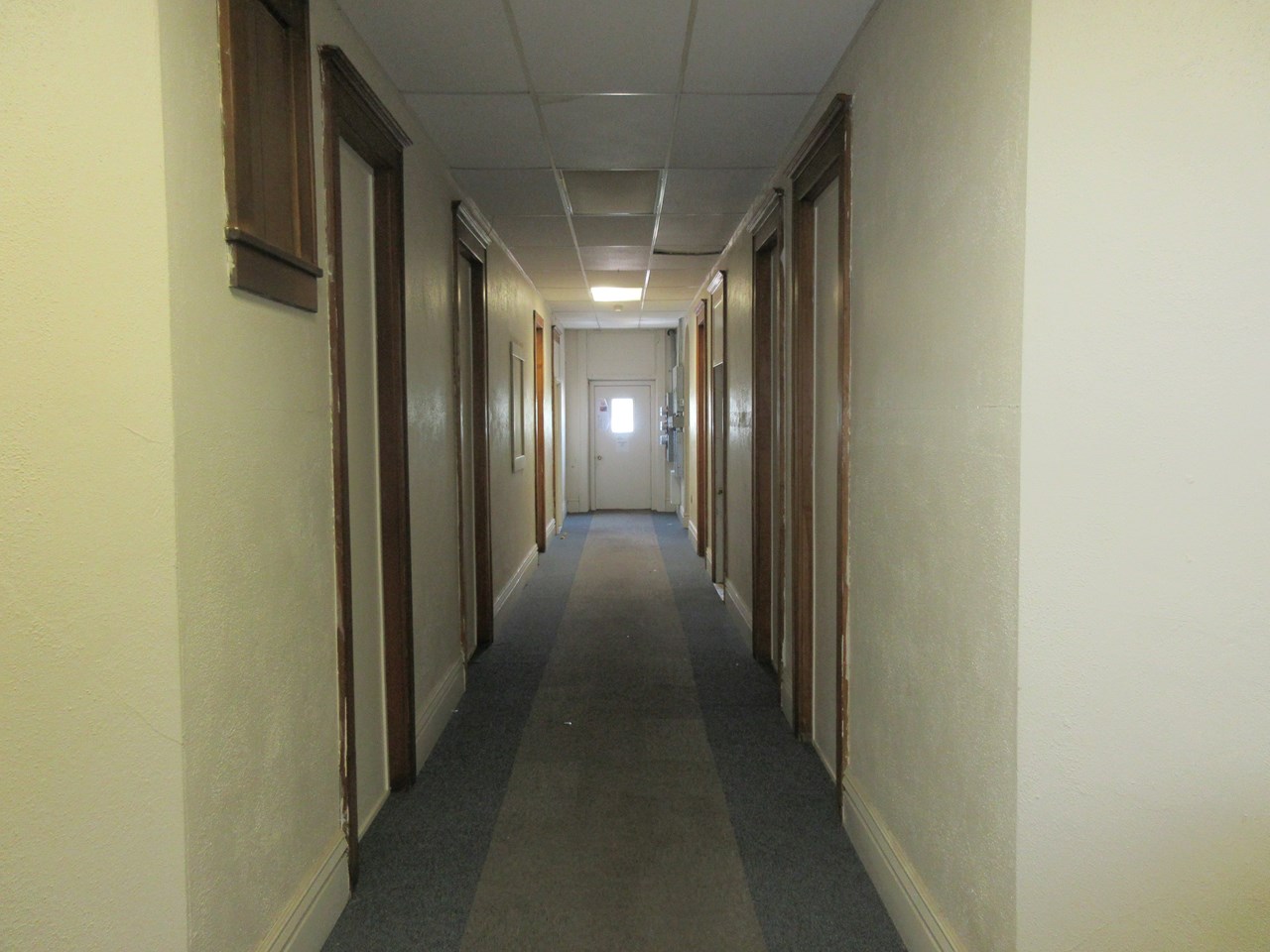 hallway to apartments 3 and 4