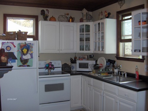 kitchen kitchen redone in 1998, appliances new in 2004