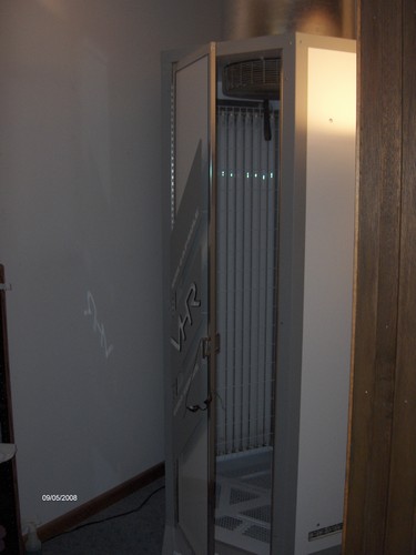one of 4 tanning rooms