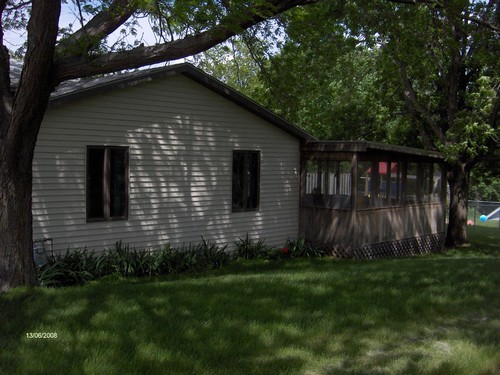 side view notice the nice screened in porch
