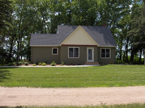 front of house from the driveway short driveway, protected by trees on both sides
