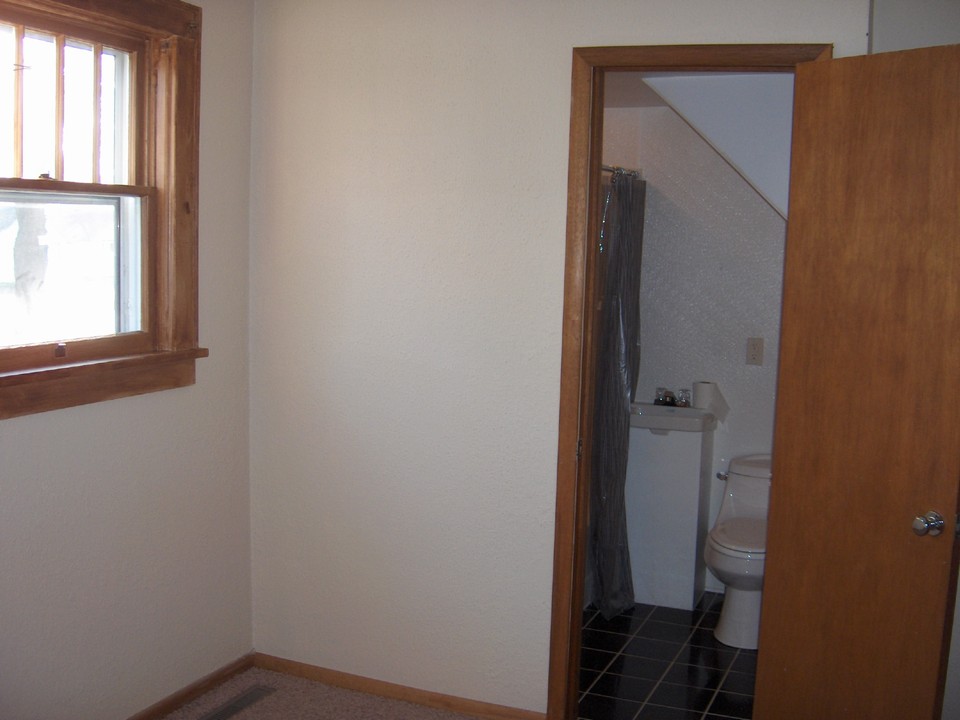 main floor bedroom and bathroom with tub/shower