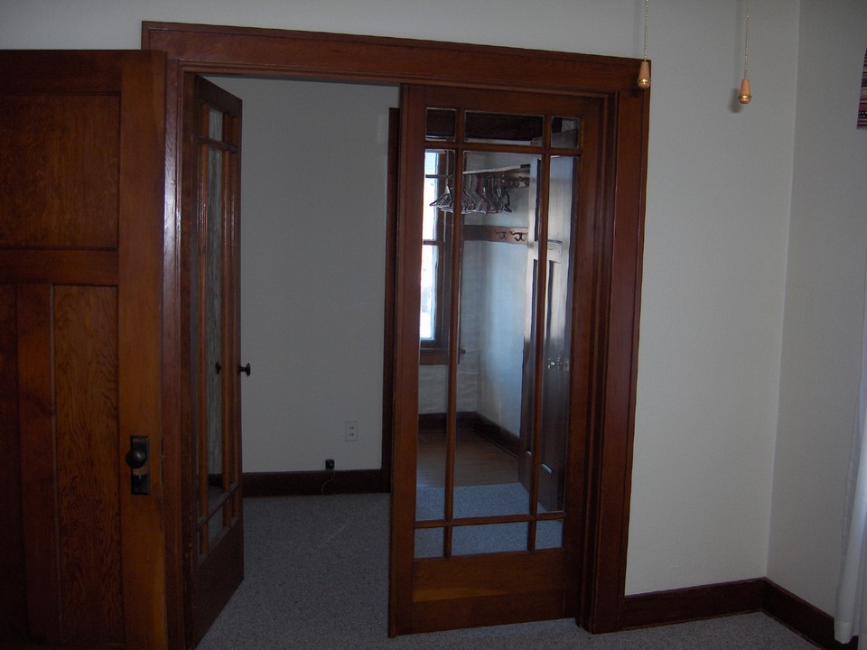 master bedroom with stiing area and large closet.