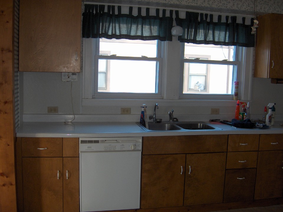 kitchen with dish washer.
