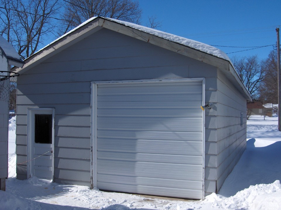 garage extra wide and 2 car depth, with another door on the other end for drive through.
