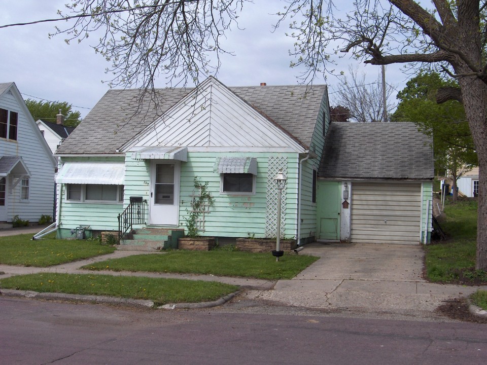 great 3 bedroom home close to downtown.