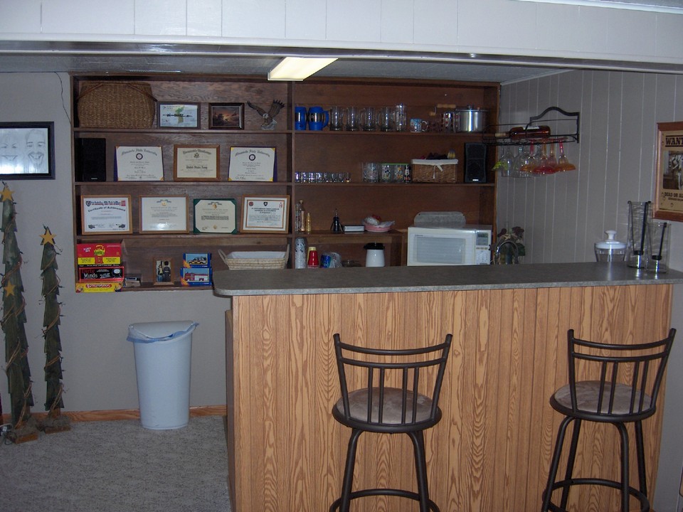 wet bar right off of the family room
