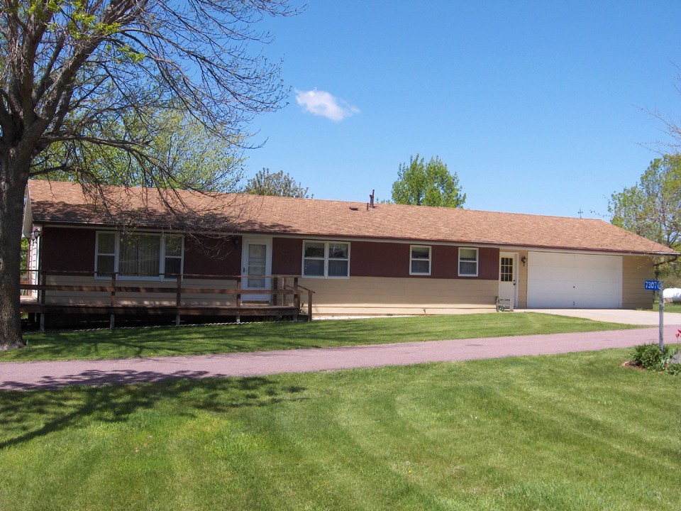 front of house paved road, attached garage