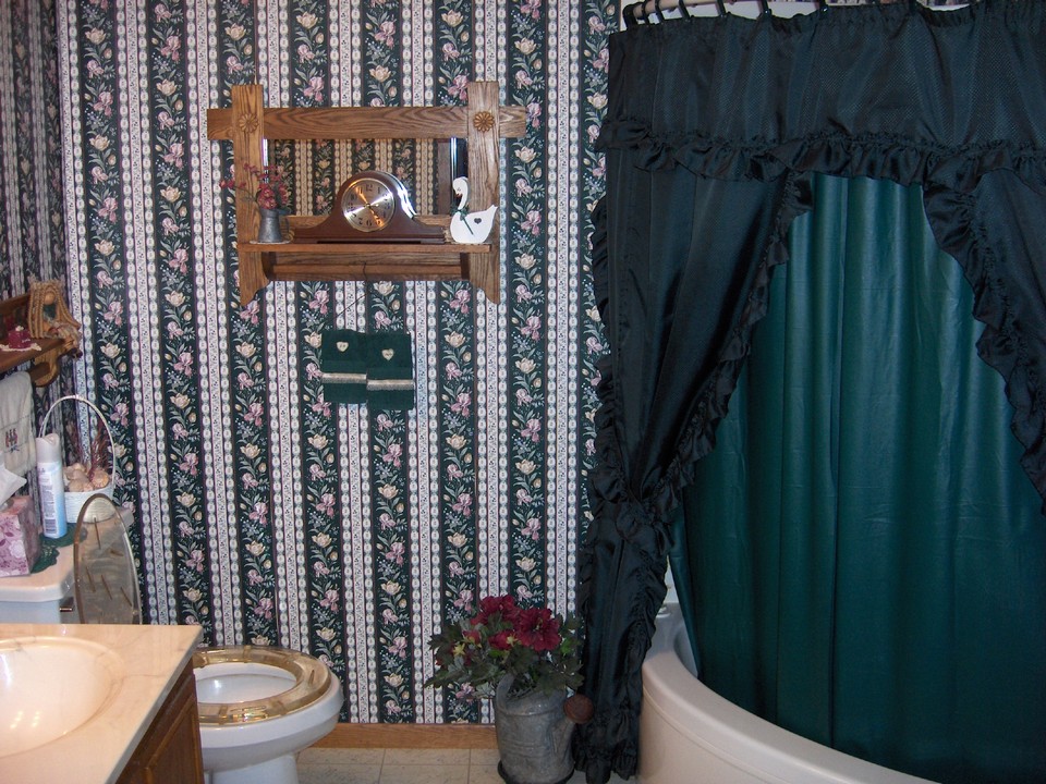 main floor bathroom jacuzzi tub and shower.
