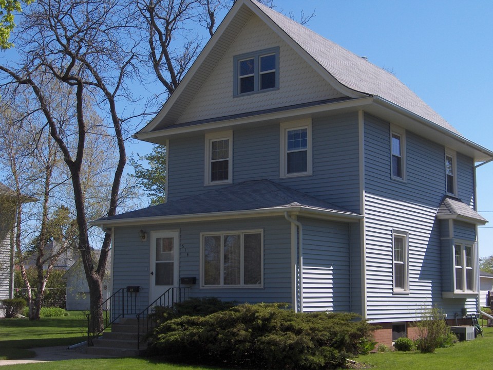 front of home nice siding and windows