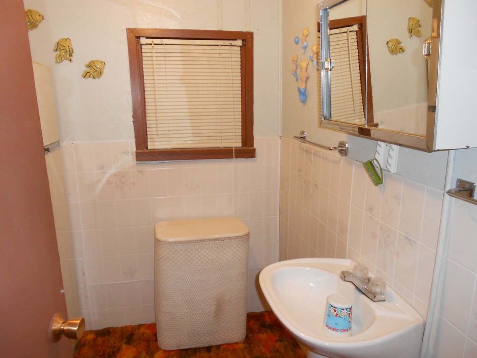 bathroom approx 5 x 7
