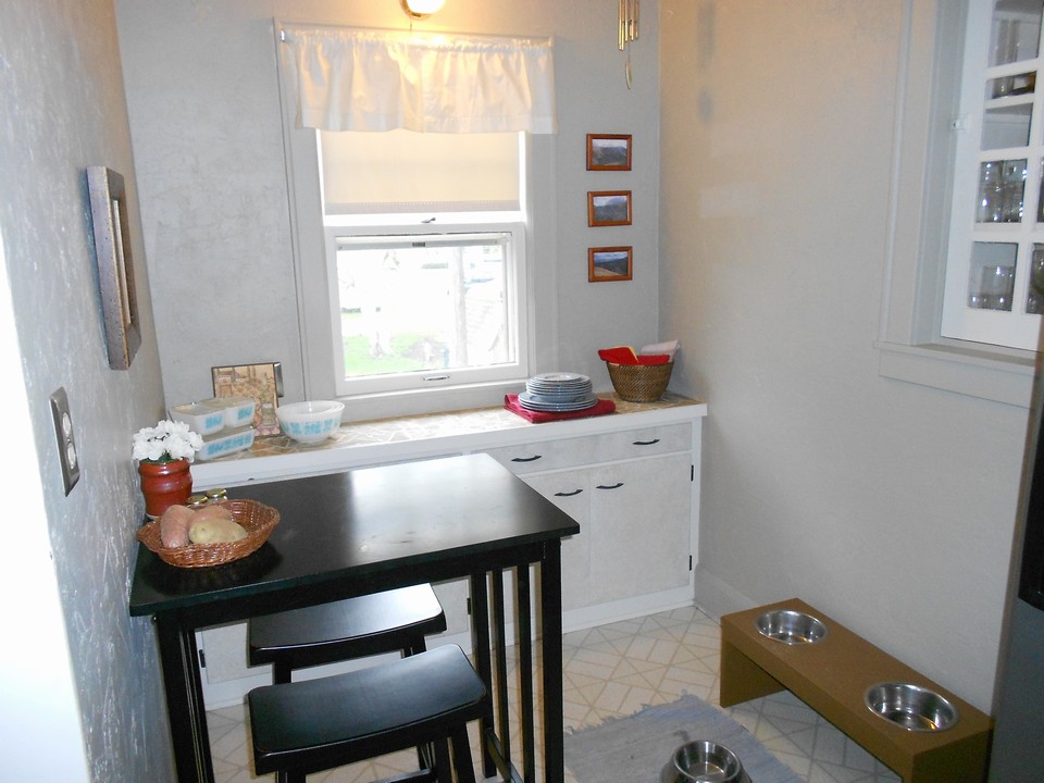 kitchen/breakfast nook