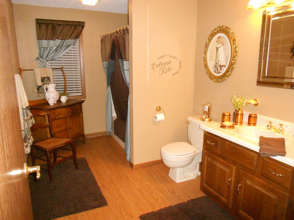large basement bathroom with tub/shower