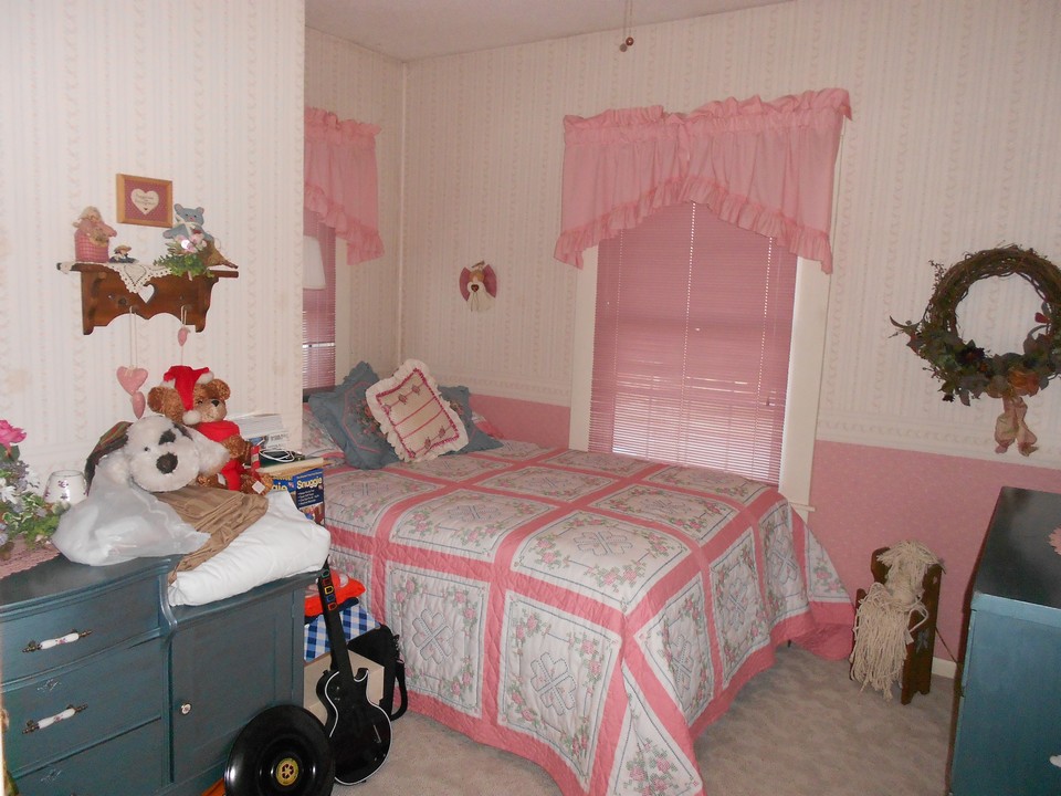 upstairs bedroom 1