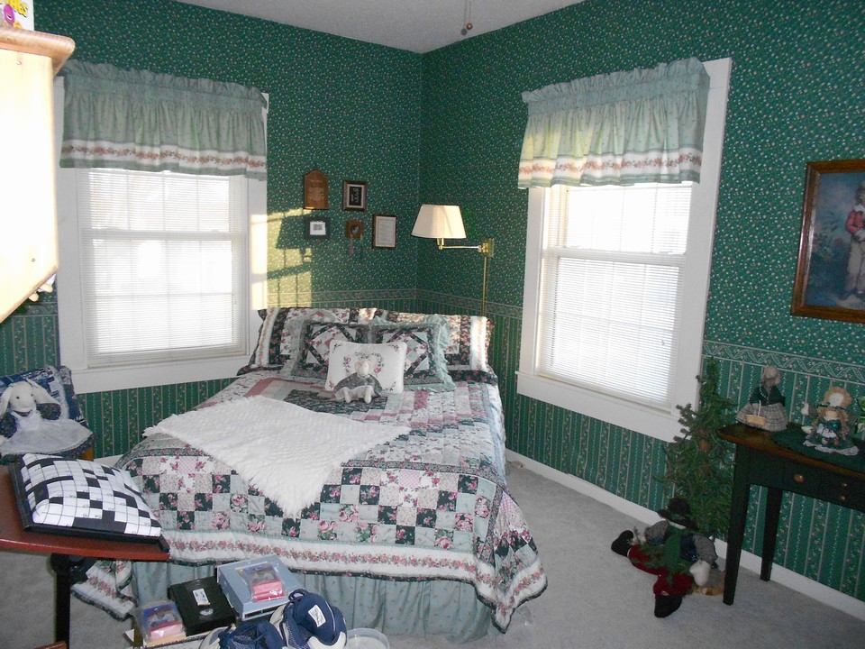 upstairs bedroom 2