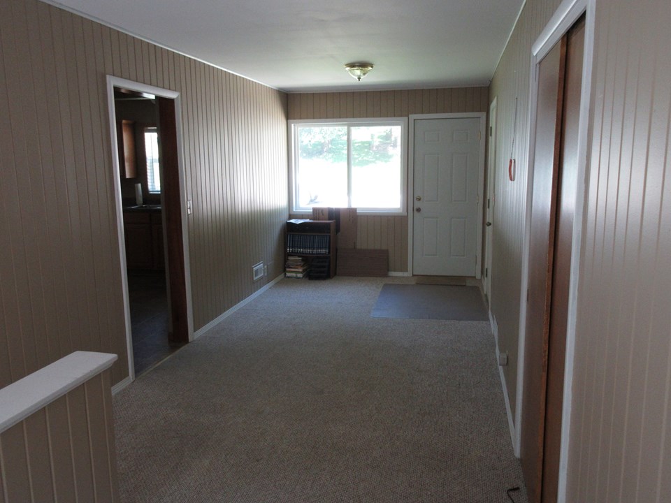 breezeway between garage and house