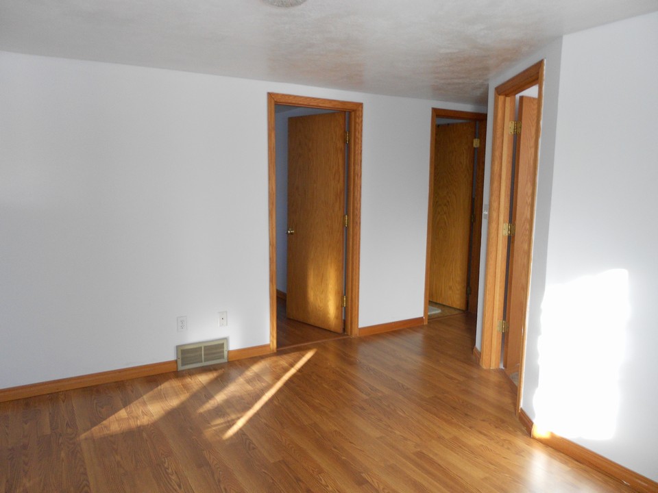foyer to bedrooms