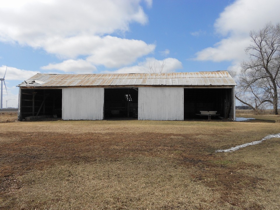 machine shed 2304 square feet