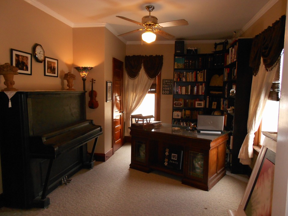 office or library could easily be another bedroom