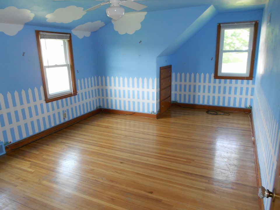 upstairs bedroom 2