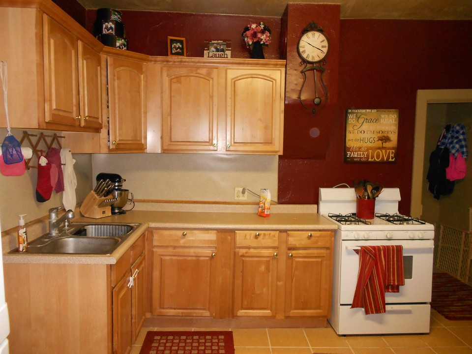 kitchen:  appliances stay