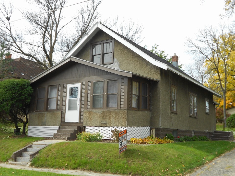 front of home shingles were replaced 4 or 5 years ago