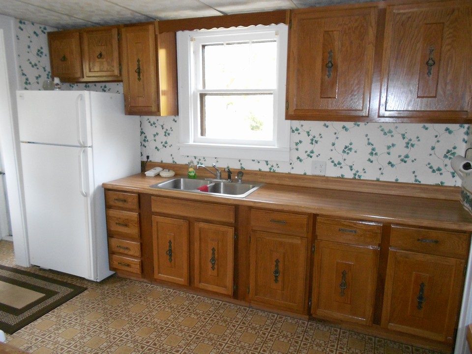 kitchen lots of cupboards